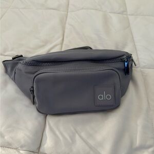 Alo Fanny Pack (Fog)
